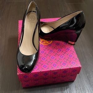 Like new black Tory Burch Wedges